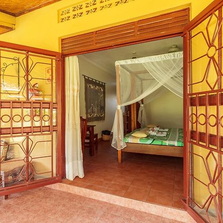 אנטבה Airport Guesthouse מראה חיצוני תמונה