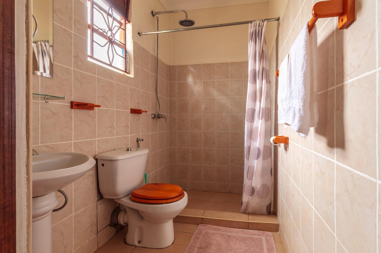 אנטבה Airport Guesthouse מראה חיצוני תמונה